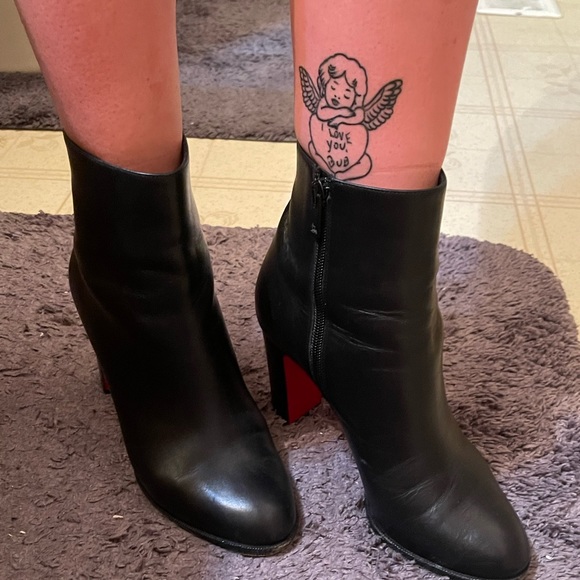 Louboutin red bottom boots - Picture 11 of 16